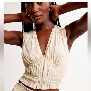 Abercrombie & Fitch Crème Crinkled Plunge Top SZ Large